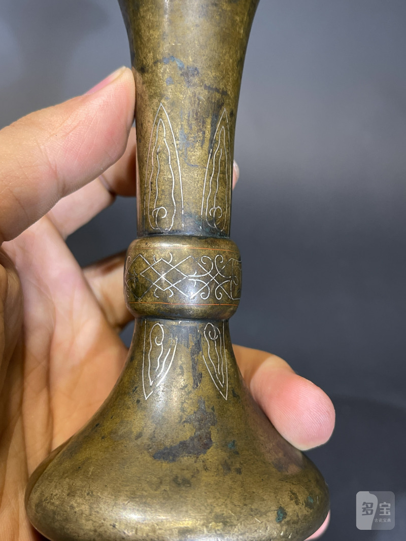 明 铜错银蕉叶纹花觚 - 图8